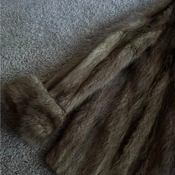 Vintage 1950s Richard Healy Company Genuine Fur Coat/Jacket - Picture 2 of 12
